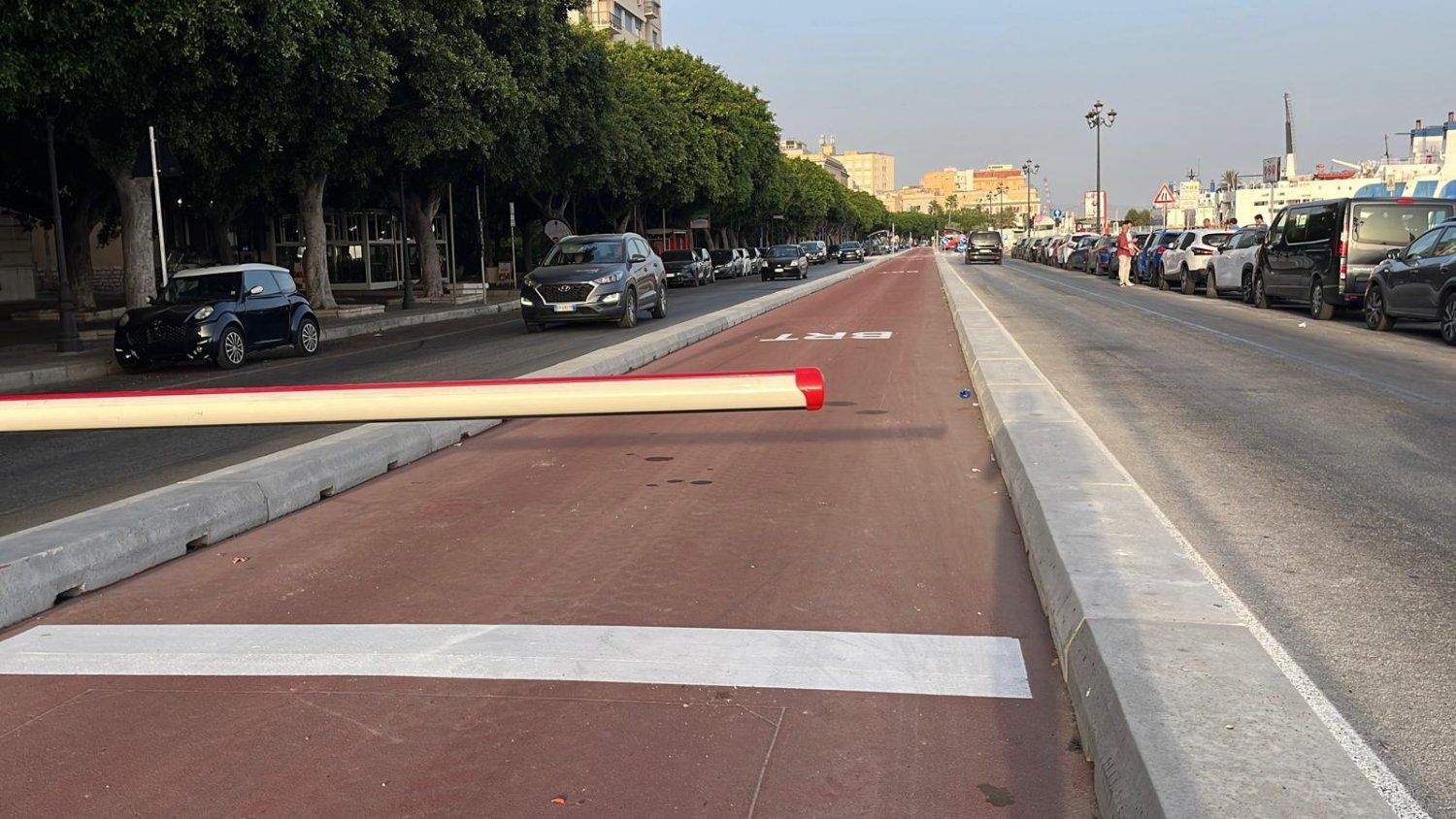 https://www.tp24.it/immagini_articoli/30-09-2026/1790775389-0-brt-allarme-sicurezza-pedoni-in-mezzo-alla-corsia-autisti-costretti-a-frenare.jpg