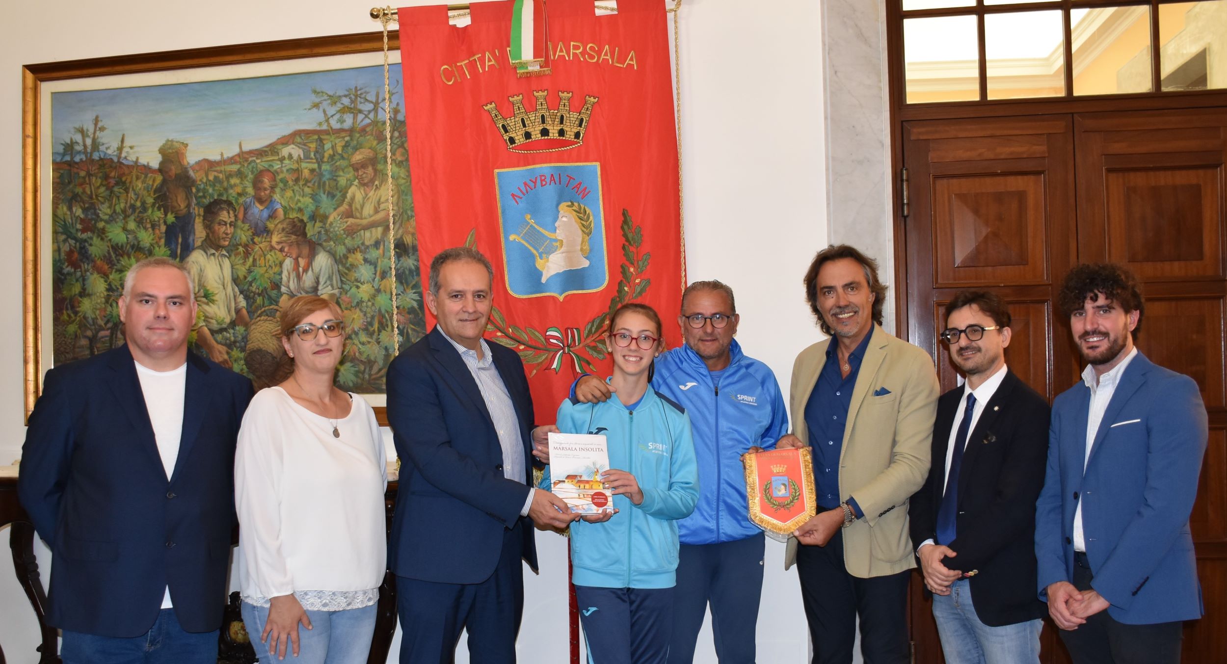 https://www.tp24.it/immagini_articoli/30-10-2025/1761796724-0-marsala-a-palazzo-comunale-la-giovane-campionessa-di-marcia-beatrice-luglio.jpg