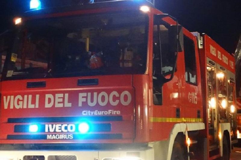 https://www.tp24.it/immagini_articoli/30-11-2025/1764490916-0-stufa-elettrica-in-fiamme-muore-una-donna.jpg