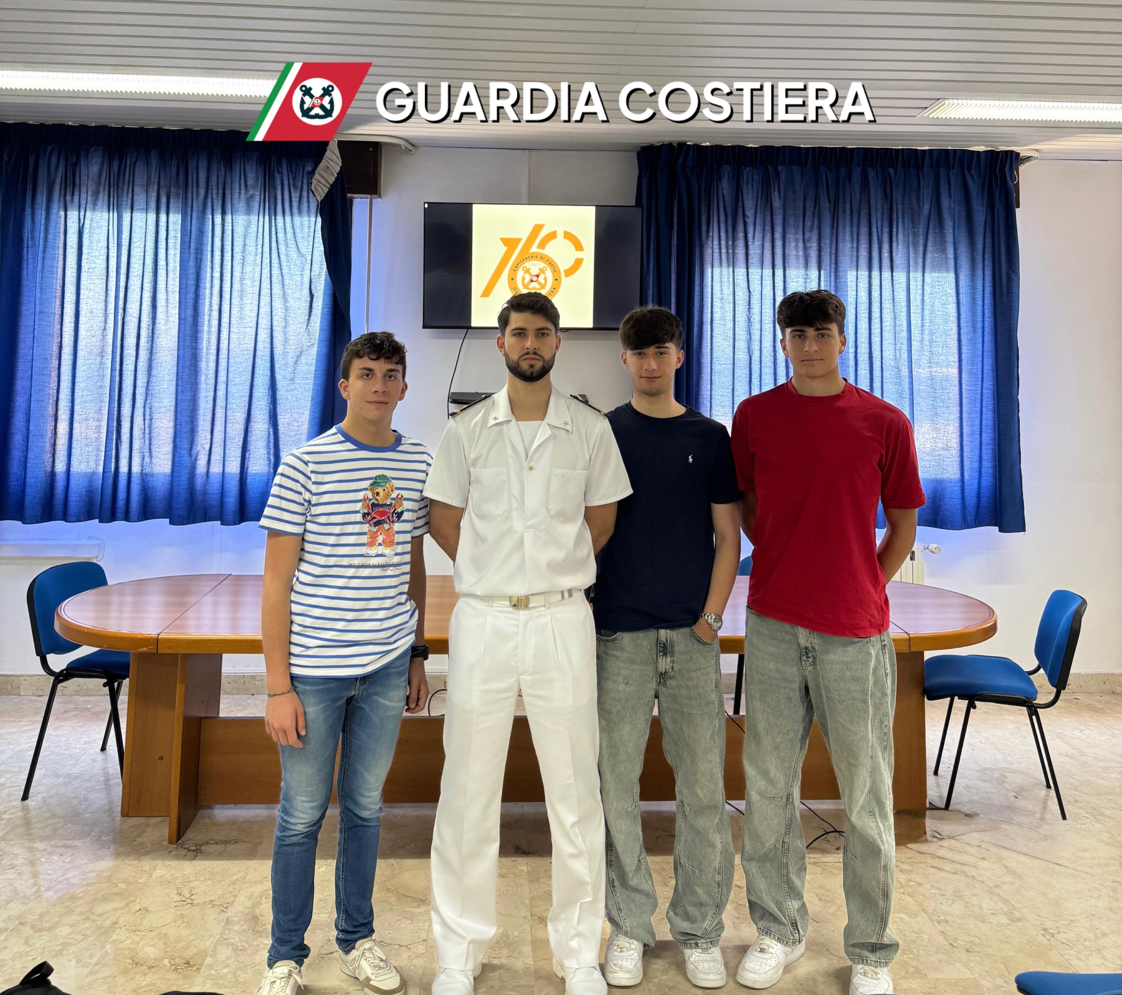 https://www.tp24.it/immagini_articoli/31-05-2025/1748659410-0-trapani-gli-studenti-dell-istituto-nautico-l-da-vinci-a-lezione-in-capitaneria-di-porto.jpg