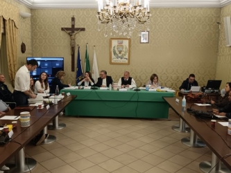 https://www.tp24.it/immagini_articoli/31-07-2026/erice-approva-pef-e-tari-2026-la-tassa-sui-rifiuti-aumenta-di-un-euro-250.jpg