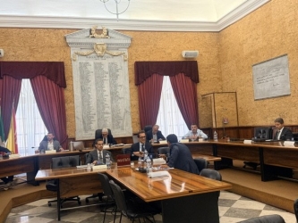 https://www.tp24.it/immagini_articoli/31-07-2026/marsala-in-consiglio-comunale-la-patata-bollente-del-piano-rifiuti-aumenta-la-tari-250.jpg