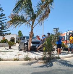 https://www.tp24.it/immagini_articoli/31-07-2026/marsala-incidente-a-pastorella-minicar-si-schianta-contro-un-albero-in-una-rotatoria-250.jpg