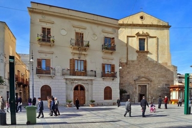 https://www.tp24.it/immagini_articoli/31-07-2026/siamoalcamo-contro-surdi-dopo-dieci-anni-la-citta-presenta-il-conto-250.jpg