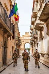 https://www.tp24.it/immagini_articoli/31-07-2026/strade-sicure-compie-18-anni-in-sicilia-oltre-4-400-persone-identificate-nel-2026-250.jpg