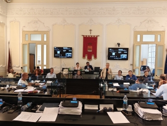 https://www.tp24.it/immagini_articoli/31-08-2026/trapani-bilancio-approvato-l-opposizione-esulta-tranchida-incassa-il-risultato-250.jpg