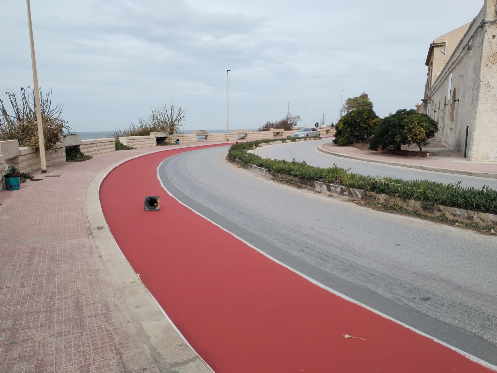 https://www.tp24.it/immagini_articoli/31-10-2025/1761913621-0-marsala-pista-ciclabile-abbandonata-e-pericolosa-costretti-a-pedalare-in-strada.jpg