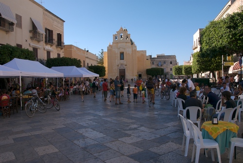 https://www.tp24.it/immagini_eventi/1406800261-1-rassegna-favignana-incontri.jpg