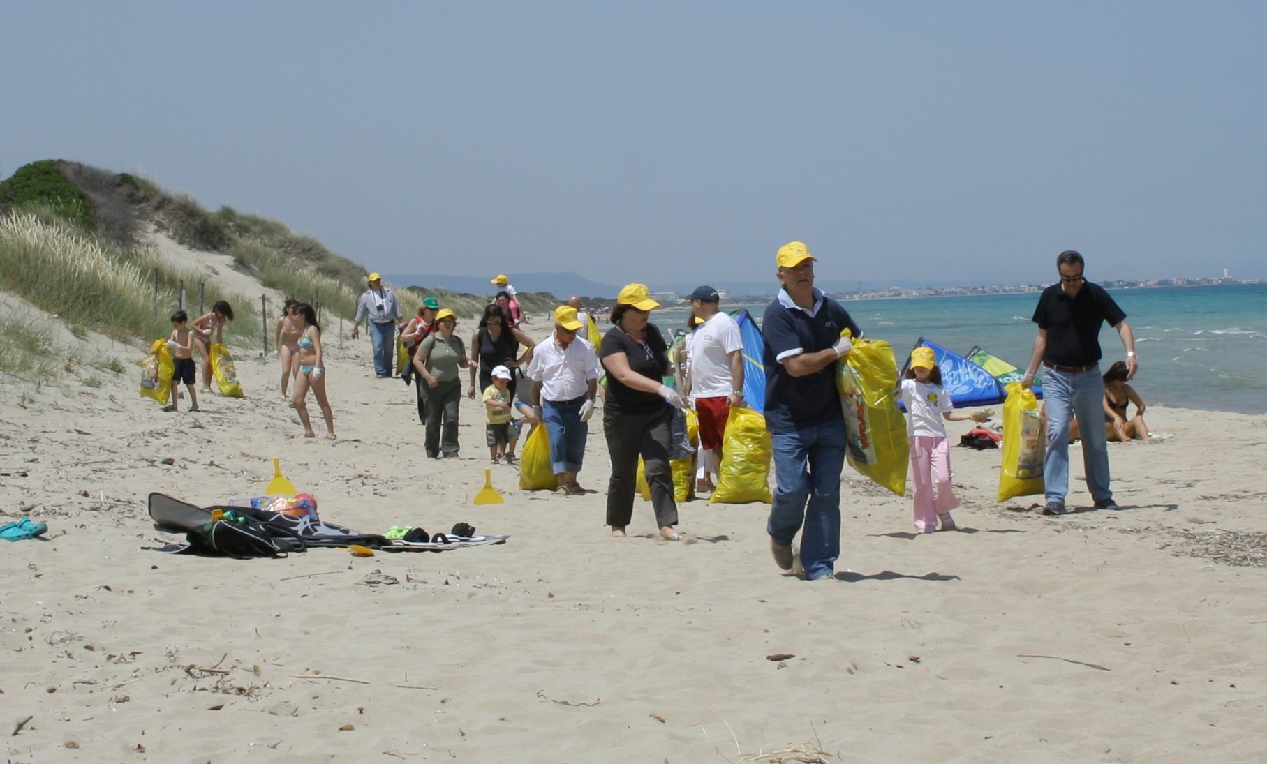 https://www.tp24.it/immagini_eventi/1432278885-1-clean-up-2015-con-legambiente-per-pulire-le-spiagge-a-marsala.jpg