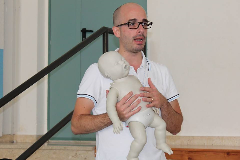 https://www.tp24.it/immagini_eventi/1448197053-evento-formativo-cosa-fare-quando-un-bambino-soffoca.jpg