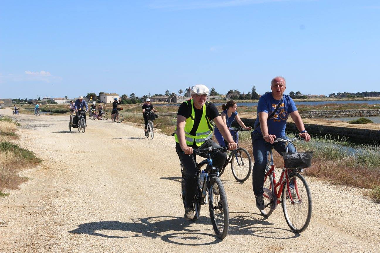 https://www.tp24.it/immagini_eventi/1466526391-1-la-via-del-sale-in-bicicletta.jpg