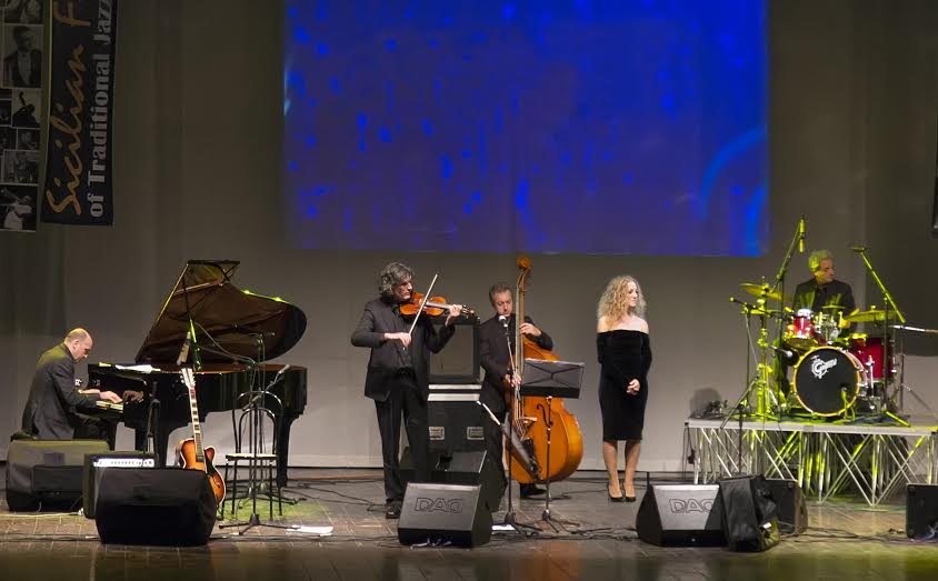 https://www.tp24.it/immagini_eventi/1468666245-mauro-carpi-quintet-the-magic-rhythm-of-the-swing.jpg