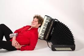 https://www.tp24.it/immagini_eventi/1468780313-musica-folk-e-world-accordion-festival-a-custonaci.jpg