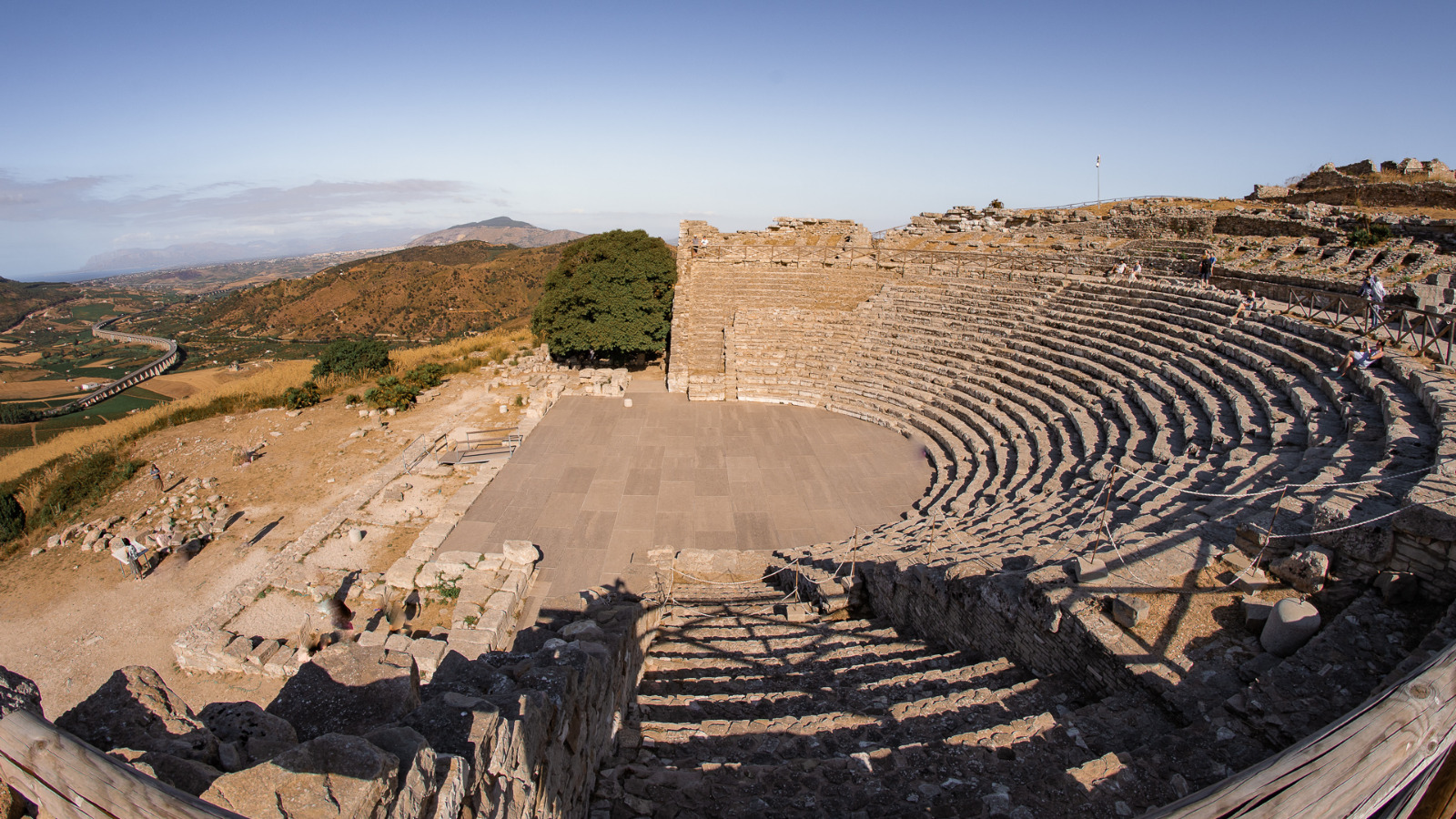 https://www.tp24.it/immagini_eventi/1688377424-segesta-teatro-festival.jpg