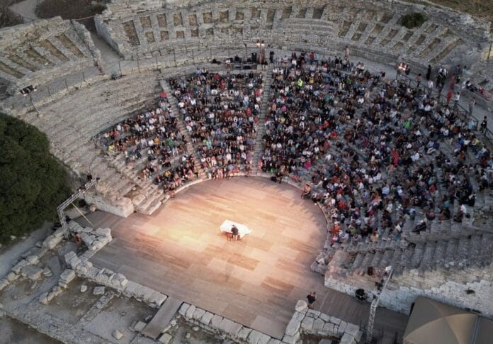 https://www.tp24.it/immagini_eventi/1721642907-segesta-teatro-festival.jpg