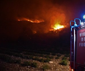 https://www.tp24.it/immagini_articoli/01-08-2021/1627850966-0-incendi-ancora-paura-in-sicilia-arrivano-i-volontari-dal-nord-italia-nbsp.jpg