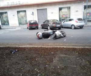 https://www.tp24.it/immagini_articoli/01-09-2019/1567334988-0-trapani-scooter-auto-fardella-ferito.jpg