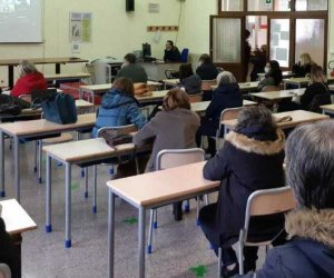 https://www.tp24.it/immagini_articoli/02-02-2023/1675368015-0-iscrizioni-scuole-superiori-in-sicilia-due-studenti-su-tre-scelgono-il-liceo.jpg