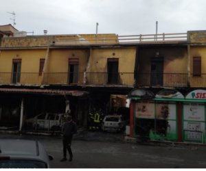 https://www.tp24.it/immagini_articoli/03-04-2020/1585898173-0-sicilia-incendio-distrugge-supermercato-principale-balestrate.jpg