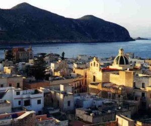 https://www.tp24.it/immagini_articoli/03-05-2015/1430667302-0-oggi-anche-le-egadi-tra-le-isole-siciliane-protagoniste-ad-expo-milano-2015.jpg