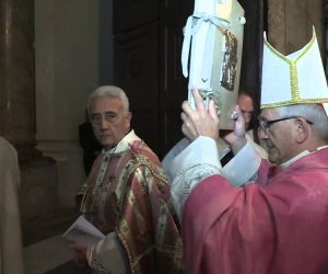 https://www.tp24.it/immagini_articoli/03-06-2016/1464953146-0-trapani-i-preti-della-diocesi-celebrano-il-giubileo-della-misericordia.jpg