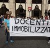 https://www.tp24.it/immagini_articoli/03-06-2020/1591201233-0-sicilia-la-protesta-degli-insegnanti-immobilizzati.jpg