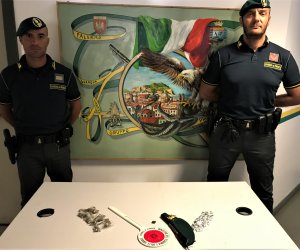 https://www.tp24.it/immagini_articoli/03-08-2019/1564820002-0-sicilia-minorenne-fermato-grammi-marijuana-hashish-denunciato-finanza.jpg