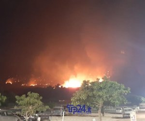 https://www.tp24.it/immagini_articoli/03-08-2019/1564838651-0-lestate-incendi-sicilia-caro-piromane-allinferno.jpg