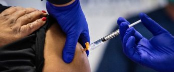 https://www.tp24.it/immagini_articoli/03-08-2021/1628009396-0-polemiche-per-l-aperivax-a-campobello-assurdo-offrire-alcol-ai-minori-per-il-vaccino.jpg