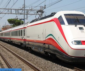 https://www.tp24.it/immagini_articoli/03-11-2021/1635971795-0-treni-nbsp-in-sicilia-arriva-il-freccabianca-in-attesa-della-cura-del-ferro.jpg