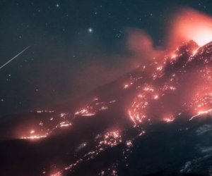 https://www.tp24.it/immagini_articoli/04-03-2021/1614879788-0-la-nasa-pubblica-la-foto-dell-etna-in-eruzione.jpg