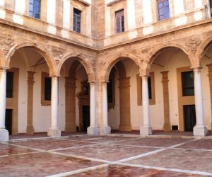 https://www.tp24.it/immagini_articoli/04-07-2017/1499179027-0-mazarasi-inaugurata-mostra-miti-territorio-sicilia-dalle-mille-culture.jpg