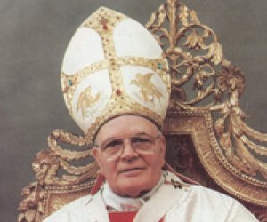 https://www.tp24.it/immagini_articoli/04-08-2015/1438680436-0-monsignor-cassisa-l-arcivescovo-trapanesei-amico-dei-potenti-di-sicilia.jpg