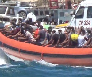 https://www.tp24.it/immagini_articoli/04-08-2020/1596518759-0-sicilia-migranti-ancora-tensioni-arriva-la-nave-per-la-quarantena-fuga-dai-centri-nbsp.png
