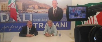 https://www.tp24.it/immagini_articoli/05-05-2017/1493963865-0-elezioni-i-candidati-a-petrosino-pace-fatta-savona-toscano-le-promesse-di-d-ali.jpg