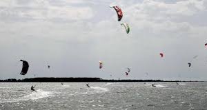 https://www.tp24.it/immagini_articoli/05-05-2019/1557058511-0-marsala-tragedia-stagnone-uomo-perde-vita-mentre-kite-surf.jpg