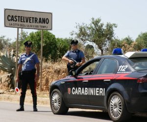 https://www.tp24.it/immagini_articoli/05-10-2016/1475660440-0-castelvetrano-controlli-dei-carabinieri-arrestati-due-ragazzi-per-furto-d-auto.jpg