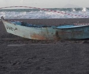https://www.tp24.it/immagini_articoli/06-02-2020/1580985979-0-sicilia-mistero-morti-droga-trovata-barca-spiaggia-brolo.jpg