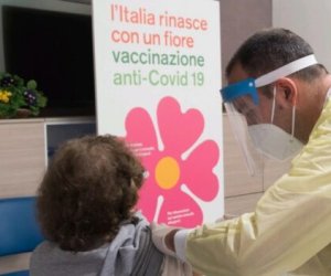 https://www.tp24.it/immagini_articoli/06-05-2021/1620283116-0-vaccini-in-sicilia-da-oggi-le-prenotazioni-per-gli-over-50-ecco-come-fare.jpg