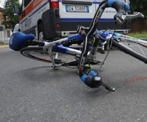 https://www.tp24.it/immagini_articoli/07-12-2015/1449446681-0-erice-schianto-frontale-con-un-auto-ciclista-muore-sul-colpo.jpg