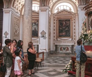 https://www.tp24.it/immagini_articoli/08-07-2020/1594191839-0-mazara-niente-processione-per-la-madonna-del-paradiso-il-quadro-in-cattedrale.jpg