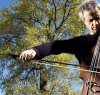 https://www.tp24.it/immagini_articoli/08-08-2019/1565298830-0-barocco-rock-marsala-body-cello-musicista-giovanni-sollima.jpg