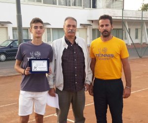 https://www.tp24.it/immagini_articoli/08-11-2017/1510151956-0-giovane-tennista-marsala-vittoria-finale-master-circuito-sicilia-2017.jpg
