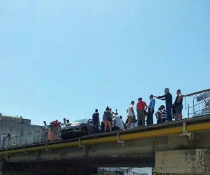 https://www.tp24.it/immagini_articoli/09-06-2014/1402288720-0-mazara-auto-rischia-di-cadere-dal-ponte-per-colpa-del-passamani-fatiscente.jpg