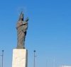 https://www.tp24.it/immagini_articoli/09-08-2022/1660052213-0-trapani-i-rifiuti-abbandonati-sotto-la-statua-della-madonna-del-porto-nbsp.jpg