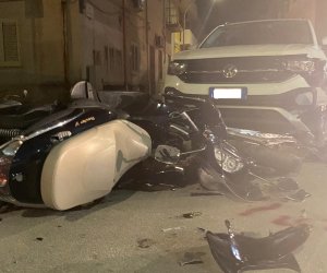https://www.tp24.it/immagini_articoli/09-12-2020/1607543368-0-trapani-scooter-contro-auto-in-via-cofano-due-feriti.jpg