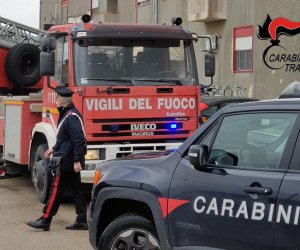 https://www.tp24.it/immagini_articoli/10-02-2021/1612944031-0-l-incendio-di-petrosino-famiglia-messa-in-salvo-da-carabinieri-e-vigili-del-fuoco.jpg