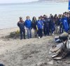 https://www.tp24.it/immagini_articoli/10-02-2024/1707560115-0-trapani-gli-studenti-del-nautico-puliscono-la-spiaggia-mura-di-tramontana.jpg