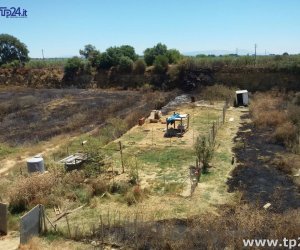 https://www.tp24.it/immagini_articoli/10-06-2017/1497075170-0-castelvetrano-incendio-rifugio-abusivo-cani-laica.jpg