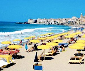 https://www.tp24.it/immagini_articoli/10-08-2015/1439213040-0-sicilia-boom-del-turismo-balneare-nel-2015-sugli-scudi-le-egadi-e-san-vito-lo-capo.jpg